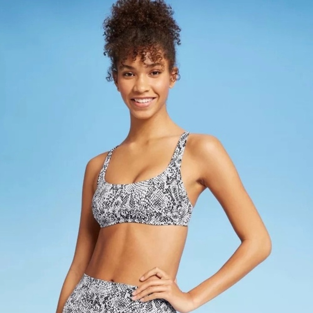 Xhilaration Women’s Bikini Top NWT
